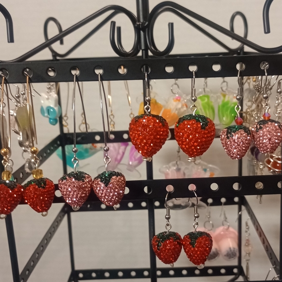 Free Shipping! Rhinestone strawberry earrings. Hand Crafted - Picture 6 of 9